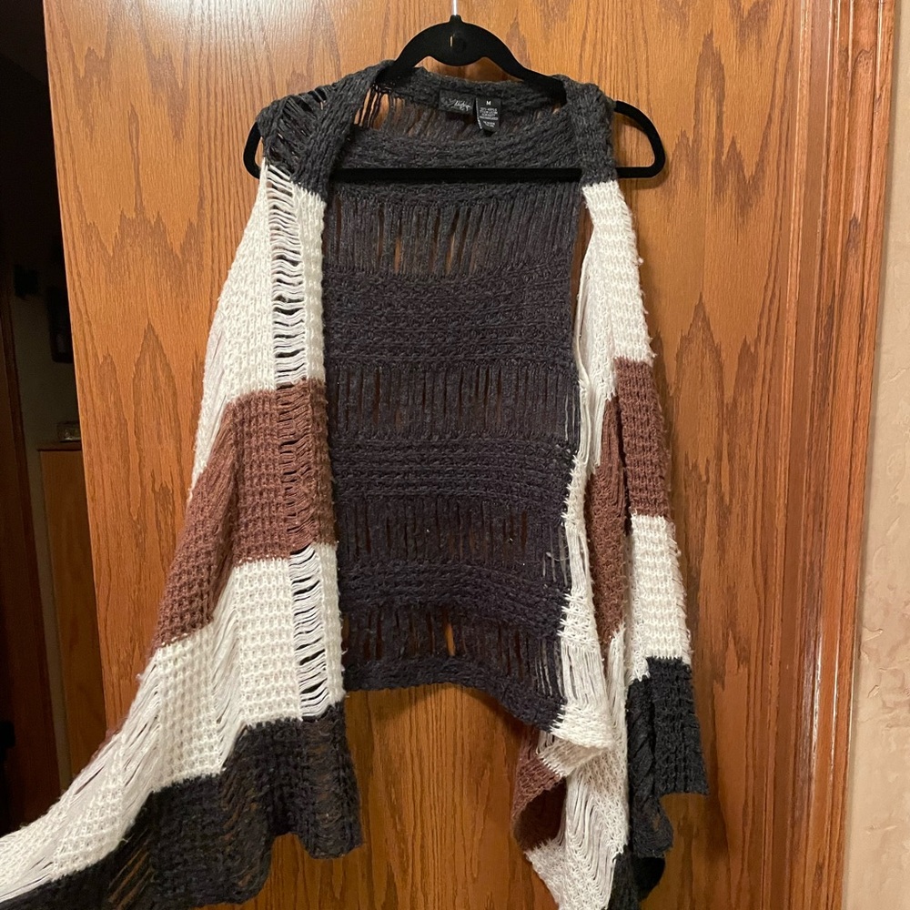 085Daytrip M sweater vest. Good used condition. Some piling.  Sure soft.